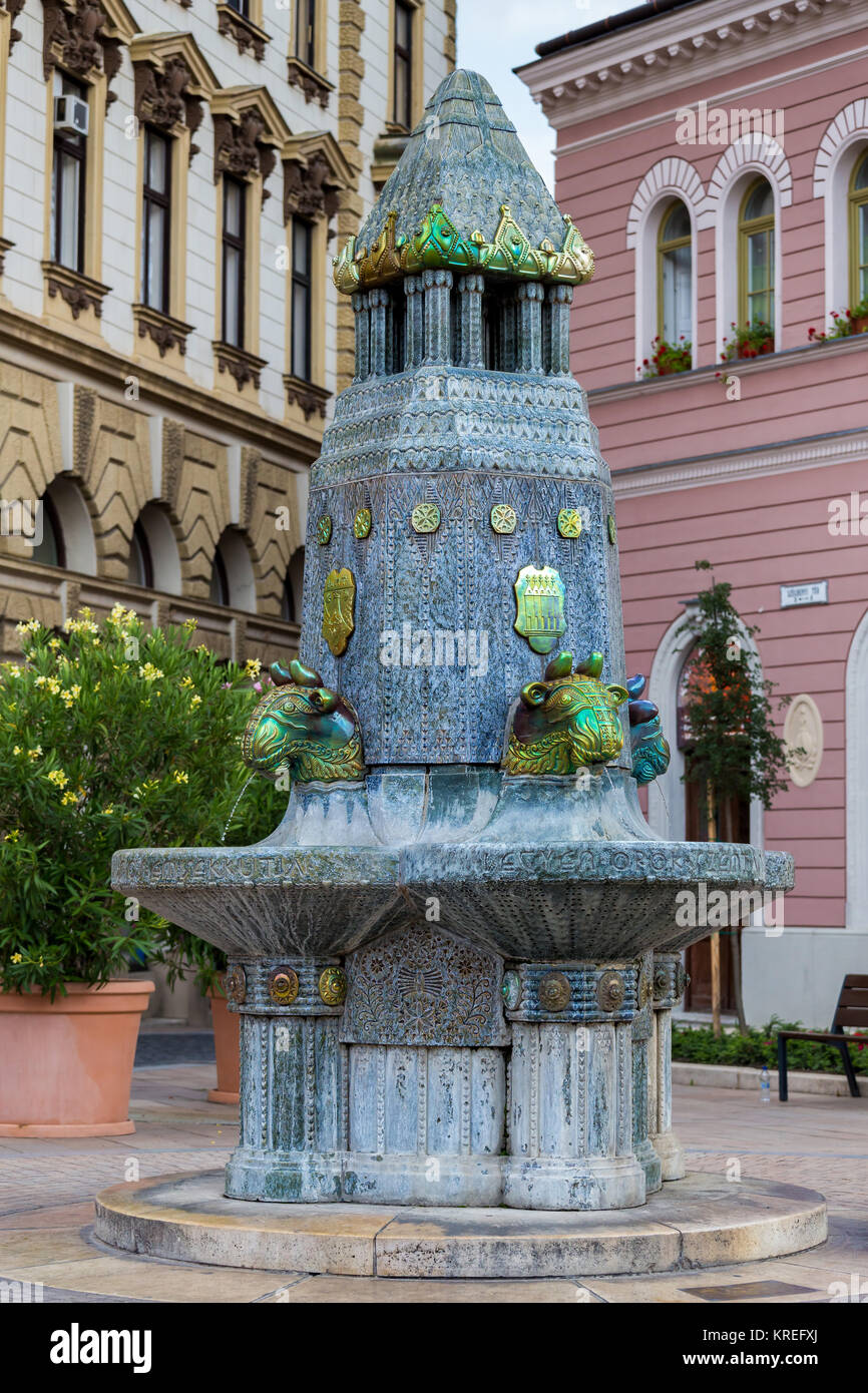 Belle fontaine de Zsolnay à Pecs, Hongrie Banque D'Images