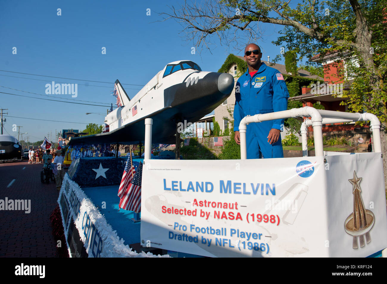 Leland Melvin NASA Glenn Research Center 2010 Flotteur Pro Football Hall of Fame Timken Festival Grand Parade Banque D'Images