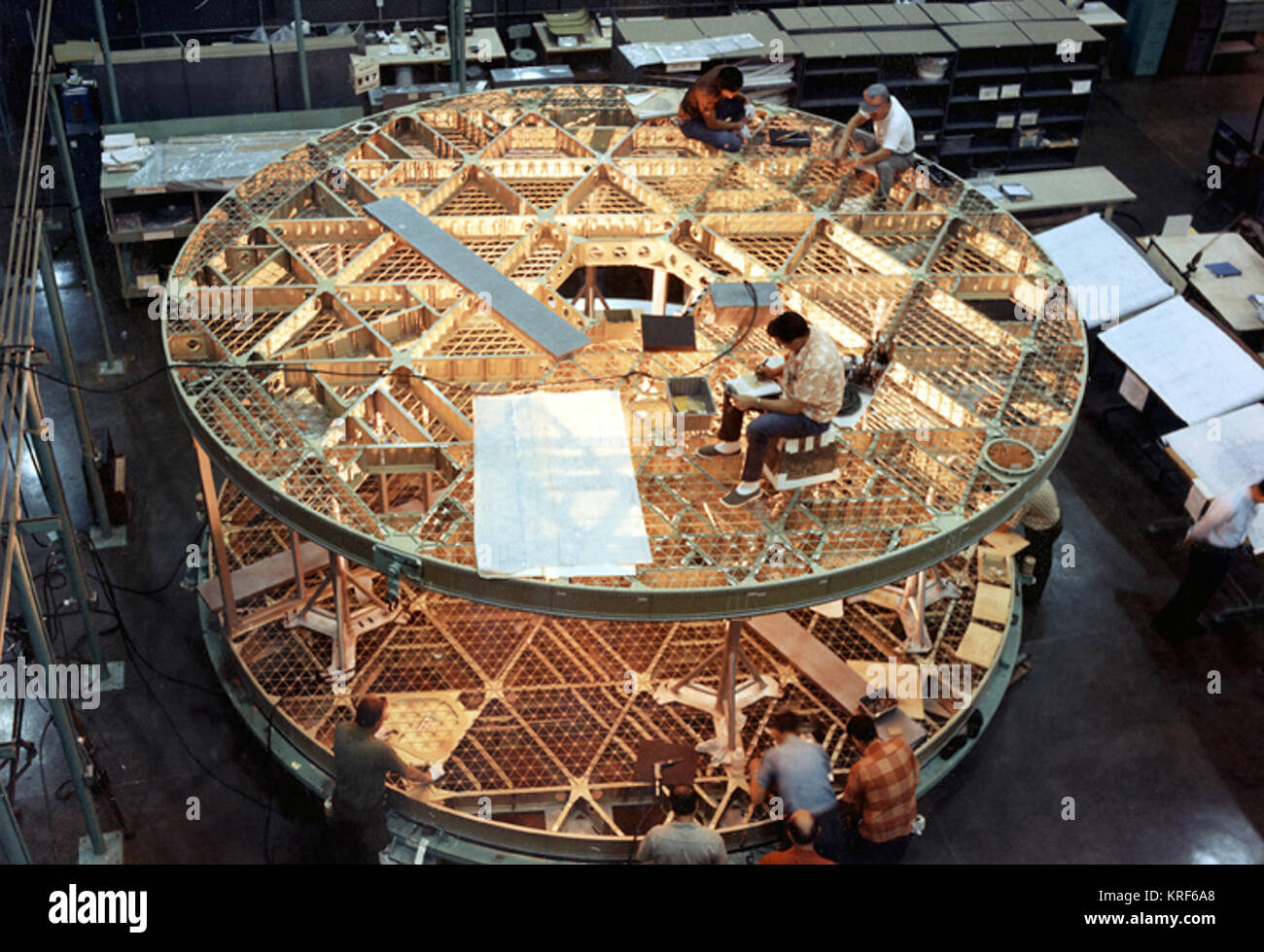 Assemblée générale de bas étages inférieurs et d'OWS # 1. (MIX) l'assemblage de l'atelier orbitale Skylab 7014162 Banque D'Images