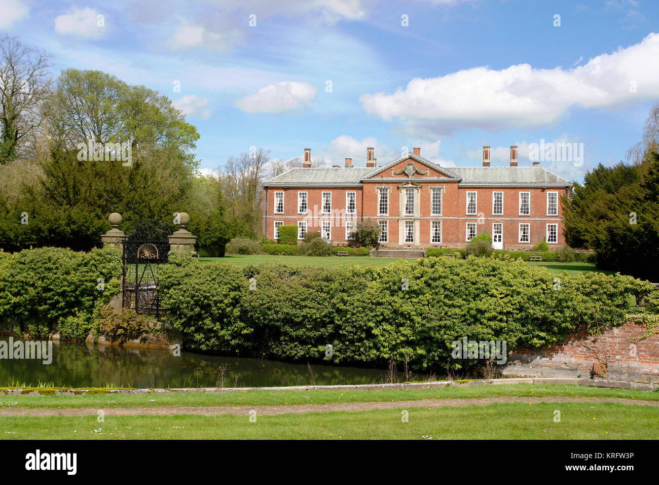 Vue sur Bosworth Hall, Market Bosworth, Leicestershire, un bâtiment classé Grade II, autrefois le siège de campagne de la famille Dixie, mais maintenant un hôtel. Banque D'Images