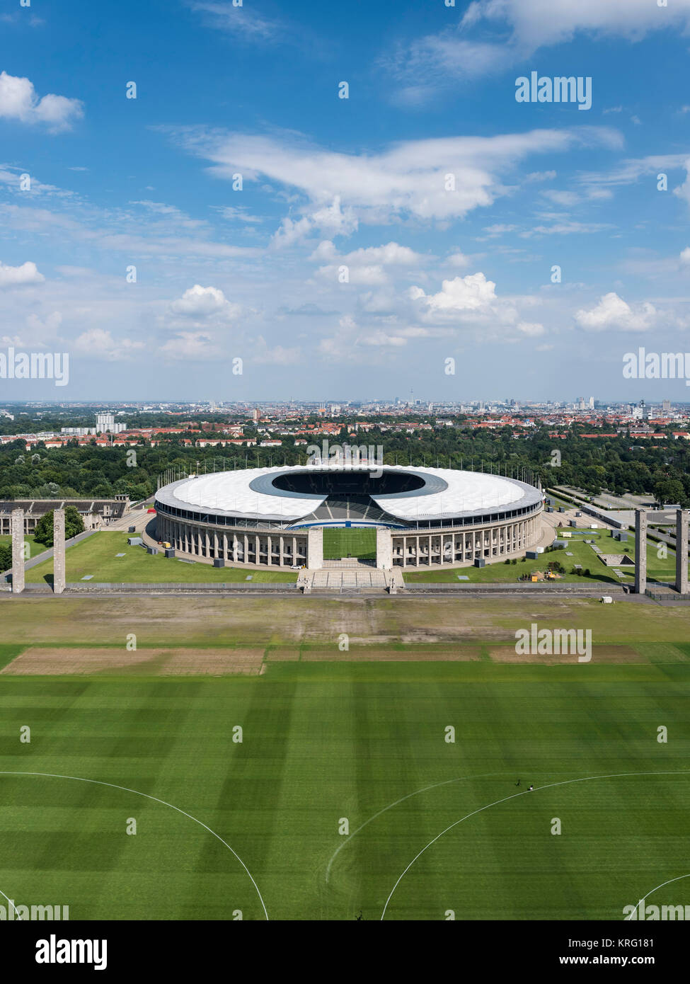 Berlin. L'Allemagne. Olympiastadion (stade olympique), initialement