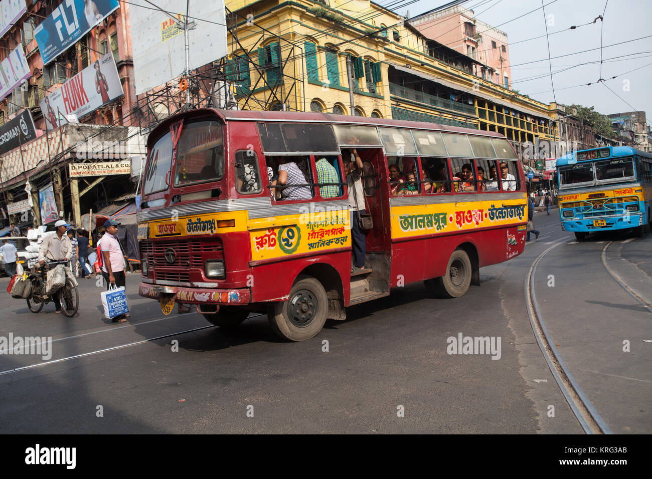 Transport de passagers par autobus à Kolkata, Inde Banque D'Images