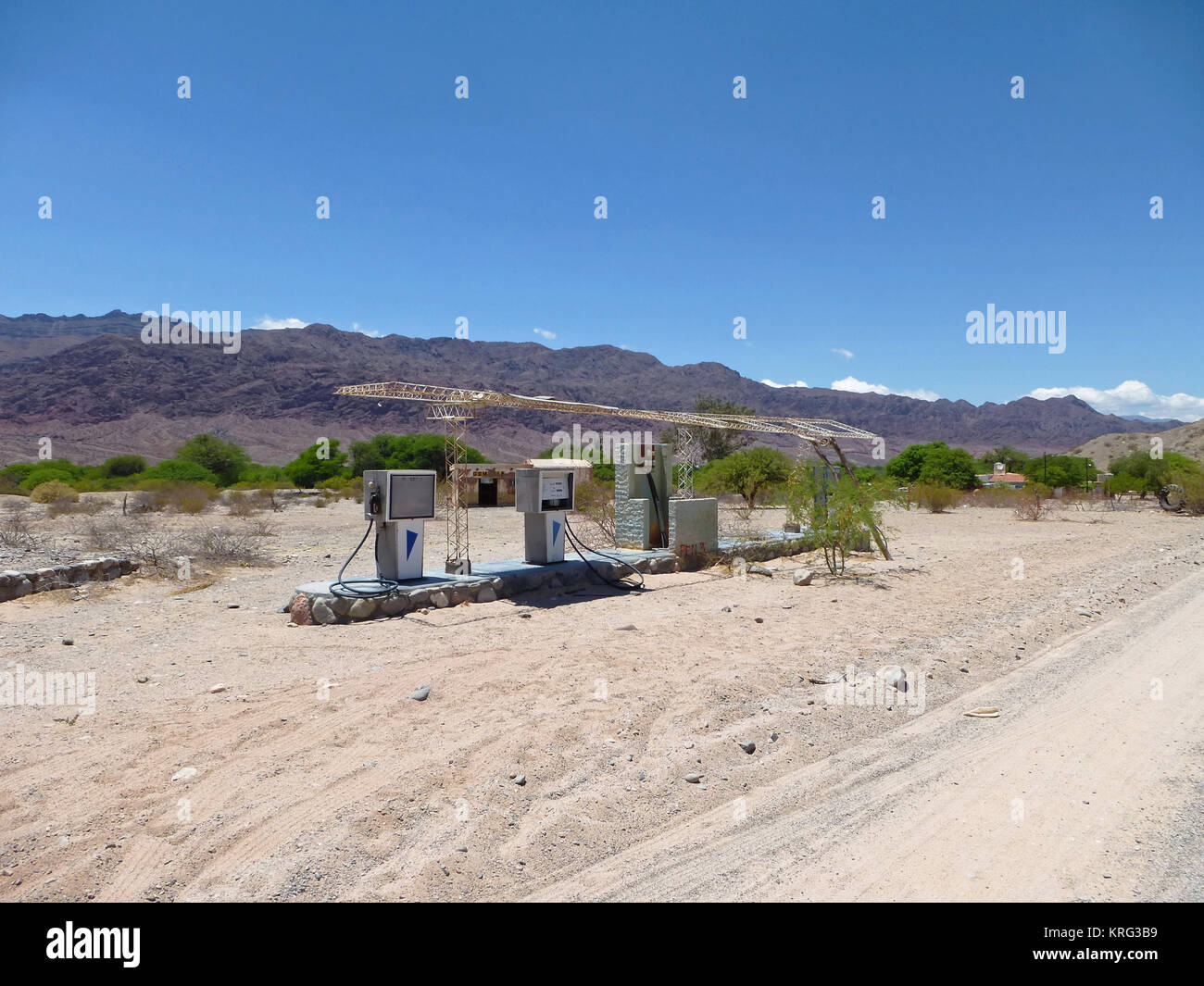 Station de carburant abandonnés, Ruta 40, Cafayate, Argentine. Banque D'Images