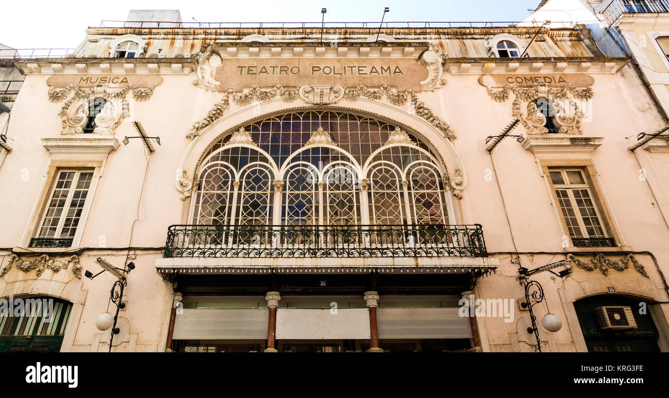 Théâtre à l'architecture Art déco dans les vieux quartiers de Lisbonne, Portugal. La musique, le théâtre Politeama, Comédie Banque D'Images