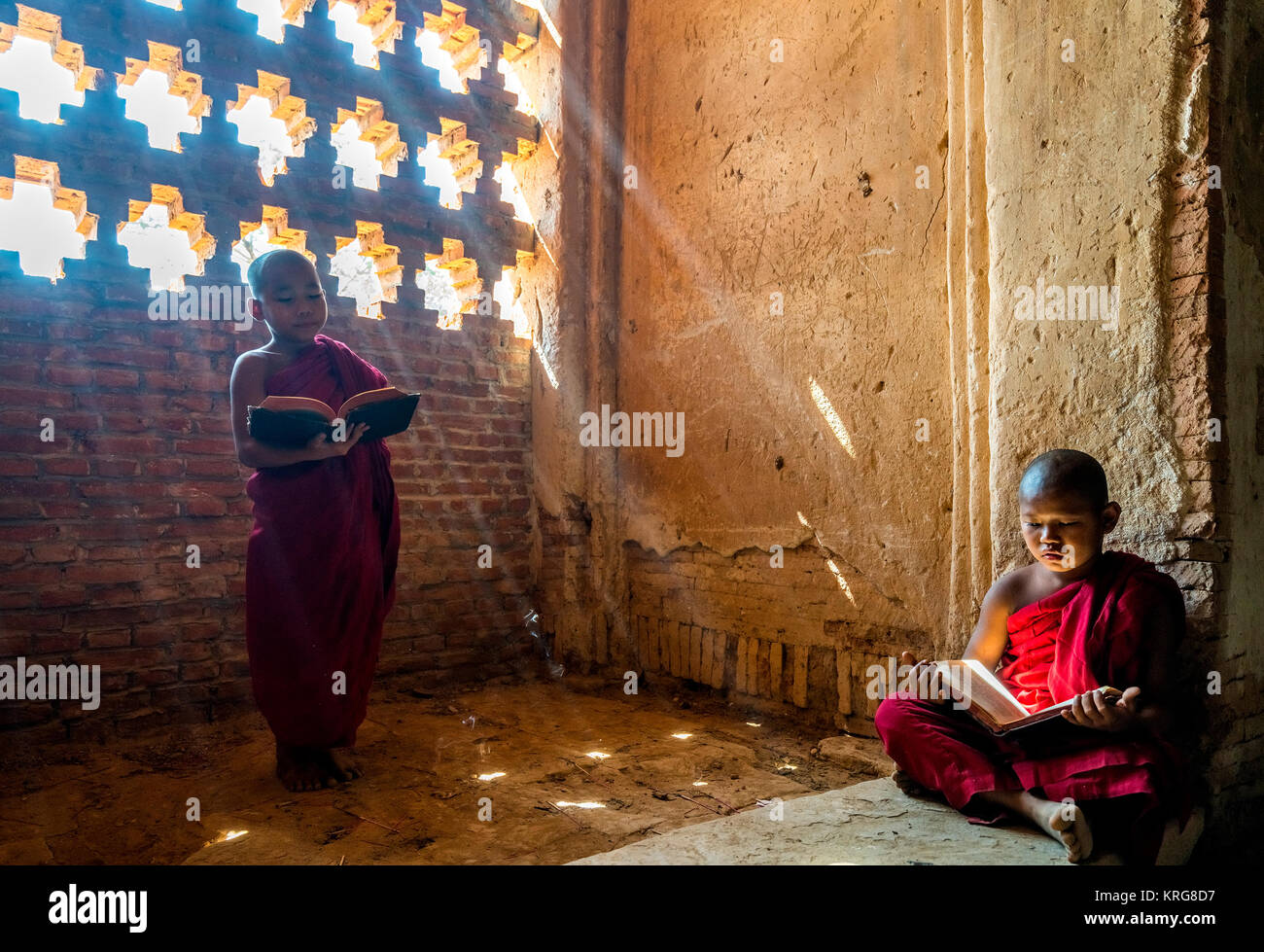 Image libre de droit stock de haute qualité de moine novice bouddhiste en pagode, Bagan, myanmar Banque D'Images