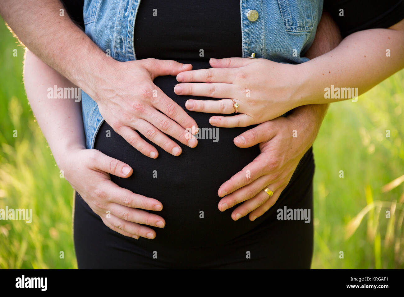 Femme enceinte avec son mari Banque D'Images