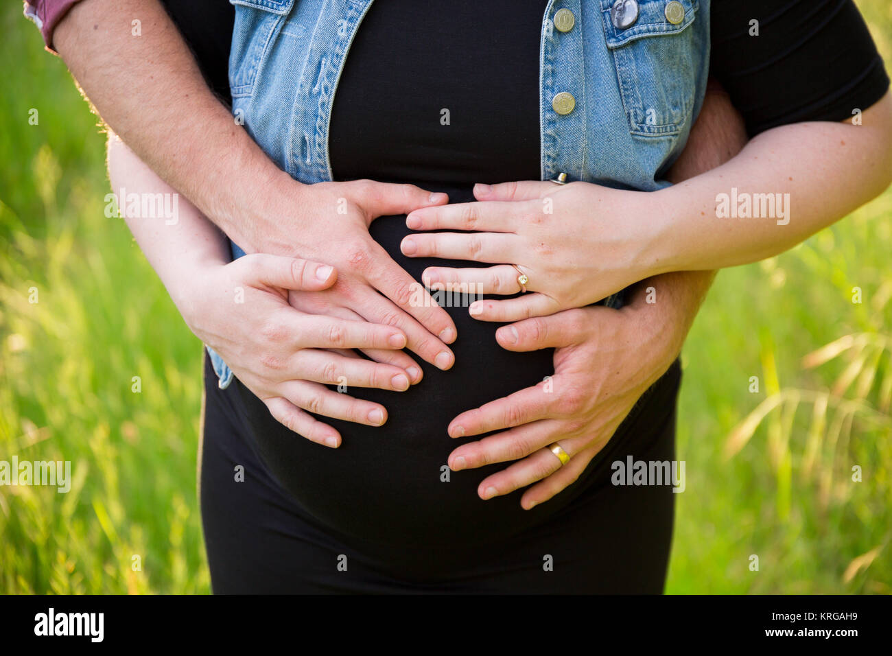 Femme Enceinte Avec Son Mari Banque De Photographies Et Dimages à