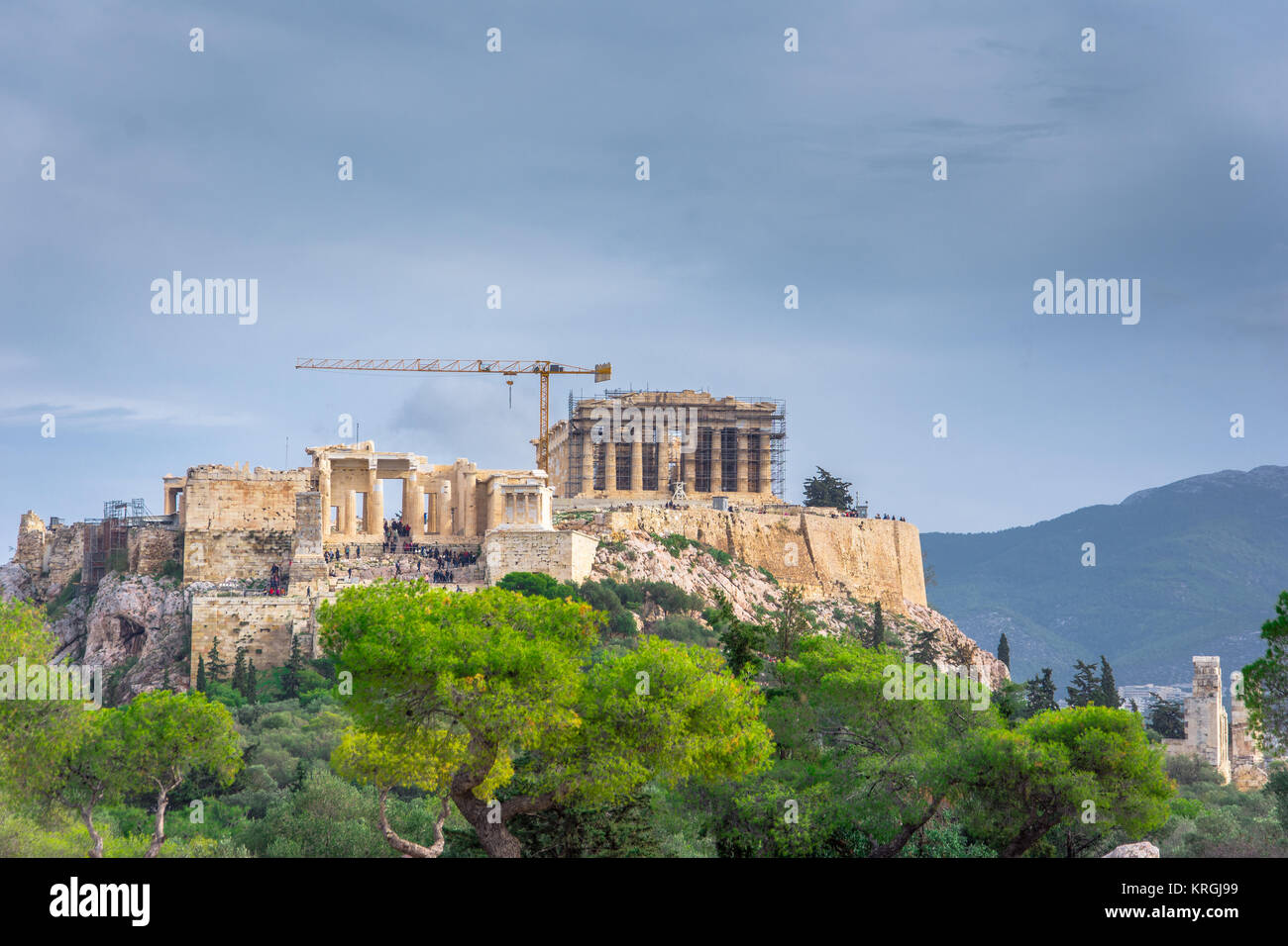Avec l'acropole Parthénon. Vue de l'ancien marché (agora) avec ruines de la célèbre civilisation grecque classique, Athènes, Grèce. Banque D'Images