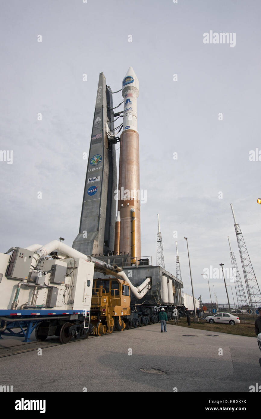 Atlas V (401), n° AV-021, avec SDO, avant d'arriver à l'aire de lancement 41 Banque D'Images