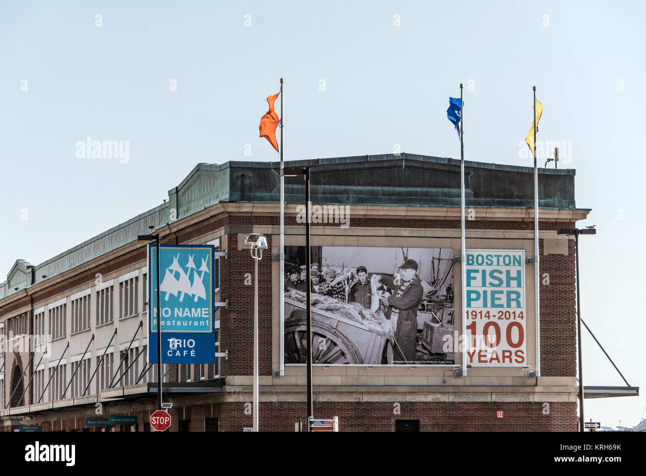 Boston, MA, USA 05.09.2017 - 100 ans anni fish pier market place en été Banque D'Images