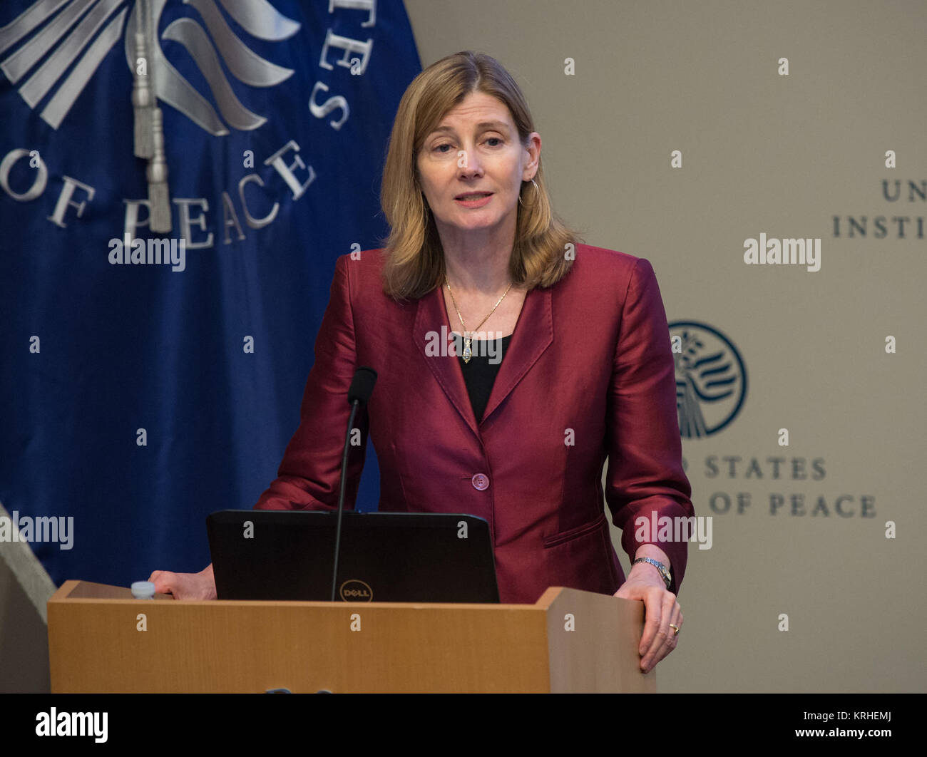 Nancy Lindborg, président, United States Institute of Peace, introduit le Dr John P. Holdren, assistant du Président pour la science et la technologie, d'annoncer le lancement d'un partenariat public-privé international pour aider les nations à l'avance leur résilience climatique, le mardi 9 juin 2015 à l'Institut américain de la paix à Washington, DC. Dans le cadre de ce partenariat, la NASA a publié une nouvelle terre quotidien Global Change Projections à échelle réduite (NEX-GDDP) jeu de données qui fournira tous les jours des sorties de modèle climatique à échelle réduite pour tous les pays du monde. Crédit photo : NASA/Gemignan Aubrey Banque D'Images Nancy Lindborg, président, United States Institute of Peace, introduit le Dr John P. Holdren, assistant du Président pour la science et la technologie, d'annoncer le lancement d'un partenariat public-privé international pour aider les nations à l'avance leur résilience climatique, le mardi 9 juin 2015 à l'Institut américain de la paix à Washington, DC. Dans le cadre de ce partenariat, la NASA a publié une nouvelle terre quotidien Global Change Projections à échelle réduite (NEX-GDDP) jeu de données qui fournira tous les jours des sorties de modèle climatique à échelle réduite pour tous les pays du monde. Crédit photo : NASA/Gemignan Aubrey Banque D'Images