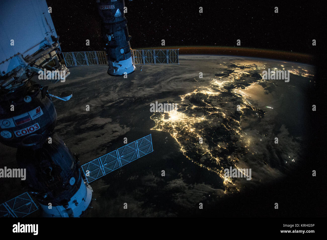 ISS-44 nuit l'observation de la terre du Japon Banque D'Images