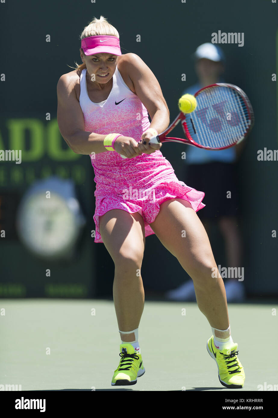 KEY BISCAYNE, Floride - 01 avril : Serena Williams bat Sabine Lisiki de l'Allemagne lors de la 10e journée de l'Open de Miami à Crandon Park Tennis Center le 1 avril 2015 à Key Biscayne, Floride Personnes : Sabine Lisicki Banque D'Images