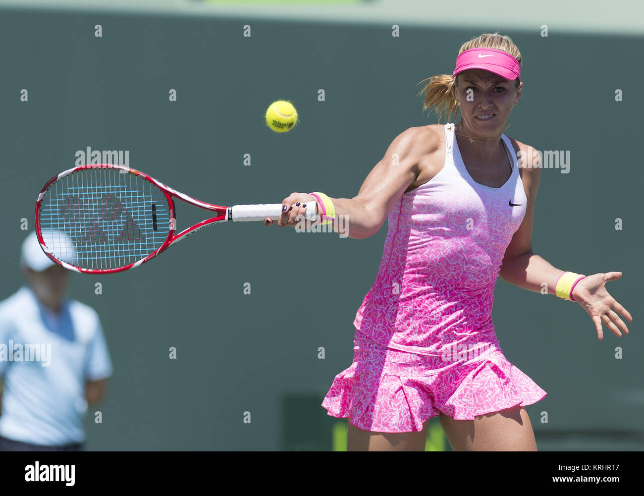 KEY BISCAYNE, Floride - 01 avril : Serena Williams bat Sabine Lisiki de l'Allemagne lors de la 10e journée de l'Open de Miami à Crandon Park Tennis Center le 1 avril 2015 à Key Biscayne, Floride Personnes : Sabine Lisicki Banque D'Images