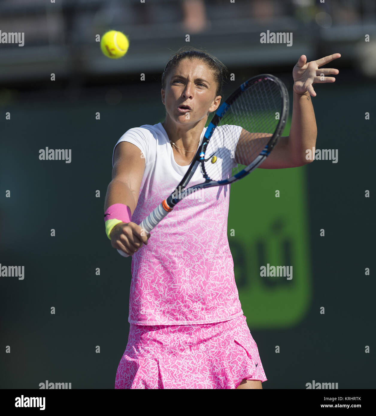 KEY BISCAYNE, Floride - 30 mars : Sabine Lisicki (GER) bat Sara Errani (ITA) à la Miami 2015 ouvrir le Centre de tennis à Crandon le 30 mars 2015 à Key Biscayne, en Floride. People : Sara Eranni Banque D'Images