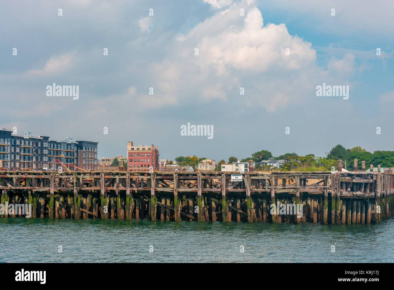 AbandonView de Boston Boston Harbor abandonné l'ancienne jetée Banque D'Images
