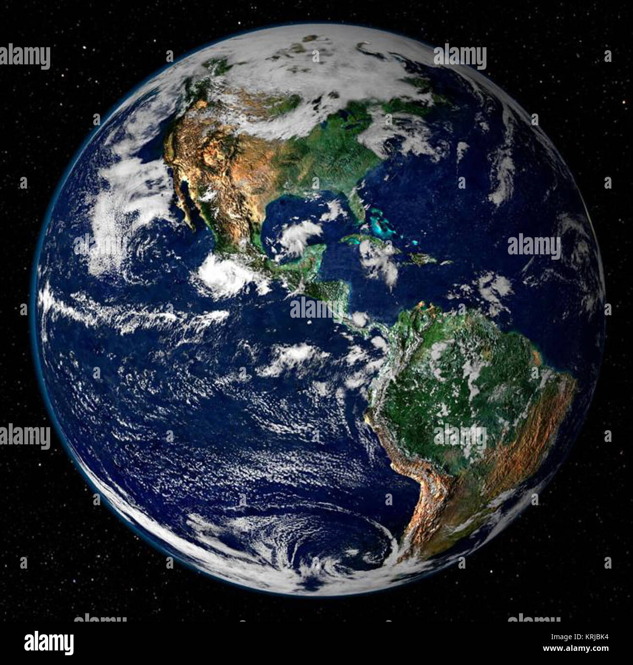 NASA image d'archive, date de version le 17 octobre 2000. Cette véritable image en couleur affiche le Nord et l'Amérique du Sud tels qu'ils apparaissent à partir de l'espace 35 000 km (22 000 miles) au-dessus de la Terre. L'image est une combinaison de données provenant de deux satellites. Le Spectromètre imageur à résolution moyenne (MODIS) instrument à bord du satellite Terra de la NASA a recueilli les données de surface de terrain de plus de 16 jours, tandis que la NOAA satellite géostationnaire opérationnel d'étude de l'environnement (GOES) produit un instantané de la les nuages. Image créée par Reto Stöckli, Nazmi El Saleous, et Marit Jentoft-Nilsen, NASA GSFC Crédit :  <b > <a href ='ht Banque D'Images
