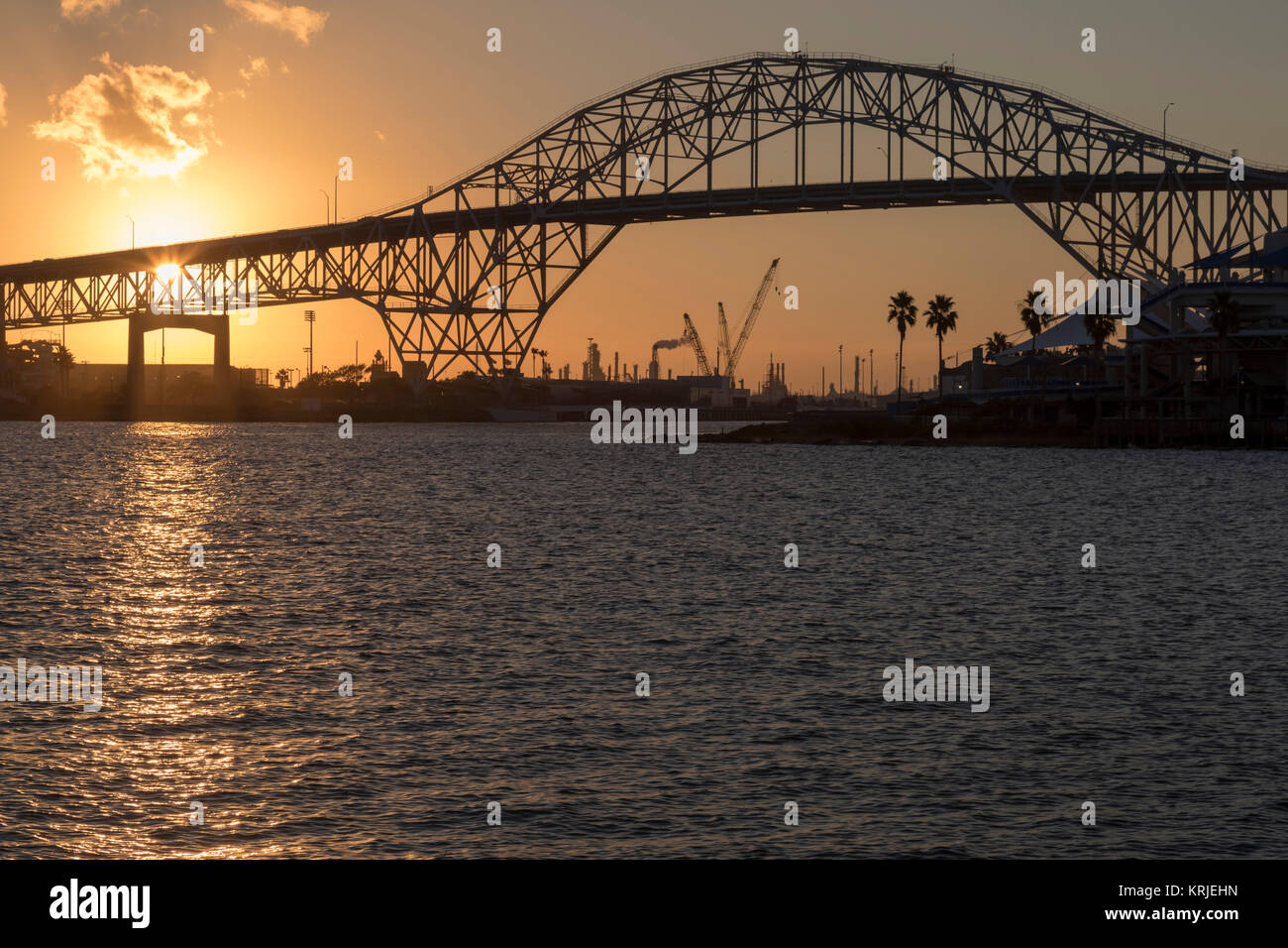 Corpus Christi, Texas - Le Corpus Christi Harbour Bridge nous porte l'autoroute 181 dans l'ensemble du Corpus Christi ship canal. Banque D'Images