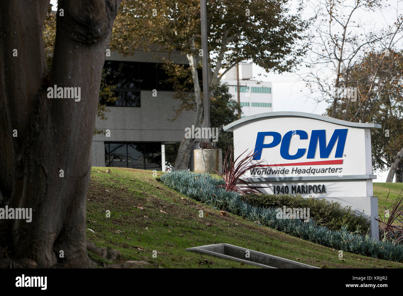 Un logo affiche à l'extérieur du siège social de PCM à El Segundo, Californie, le 10 décembre 2017. Banque D'Images Un logo affiche à l'extérieur du siège social de PCM à El Segundo, Californie, le 10 décembre 2017. Banque D'Images