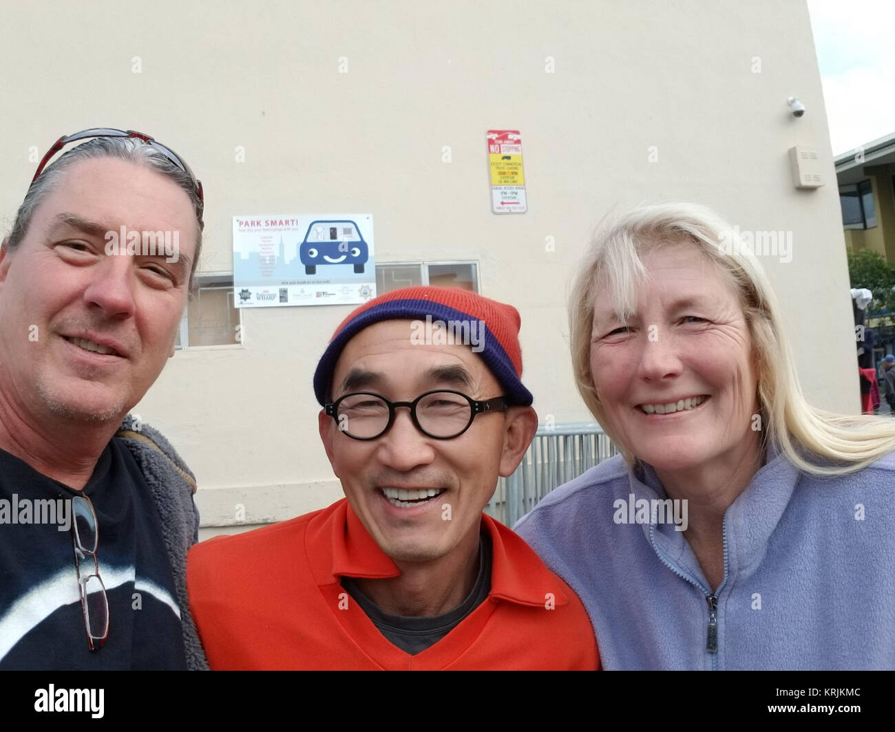 19 décembre 2017 - La télé-réalité star Tai Trang à partir de l'émission de télé réalité Survivor pose avec les fans à San Francisco, CA Banque D'Images