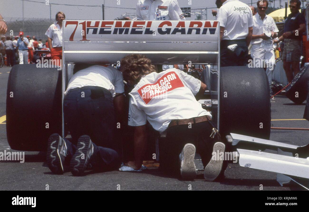 Contrôle mécanique des ennuis à l'arrière d'une voiture à l'Indy 1988 course Meadowlands (NJ). Banque D'Images