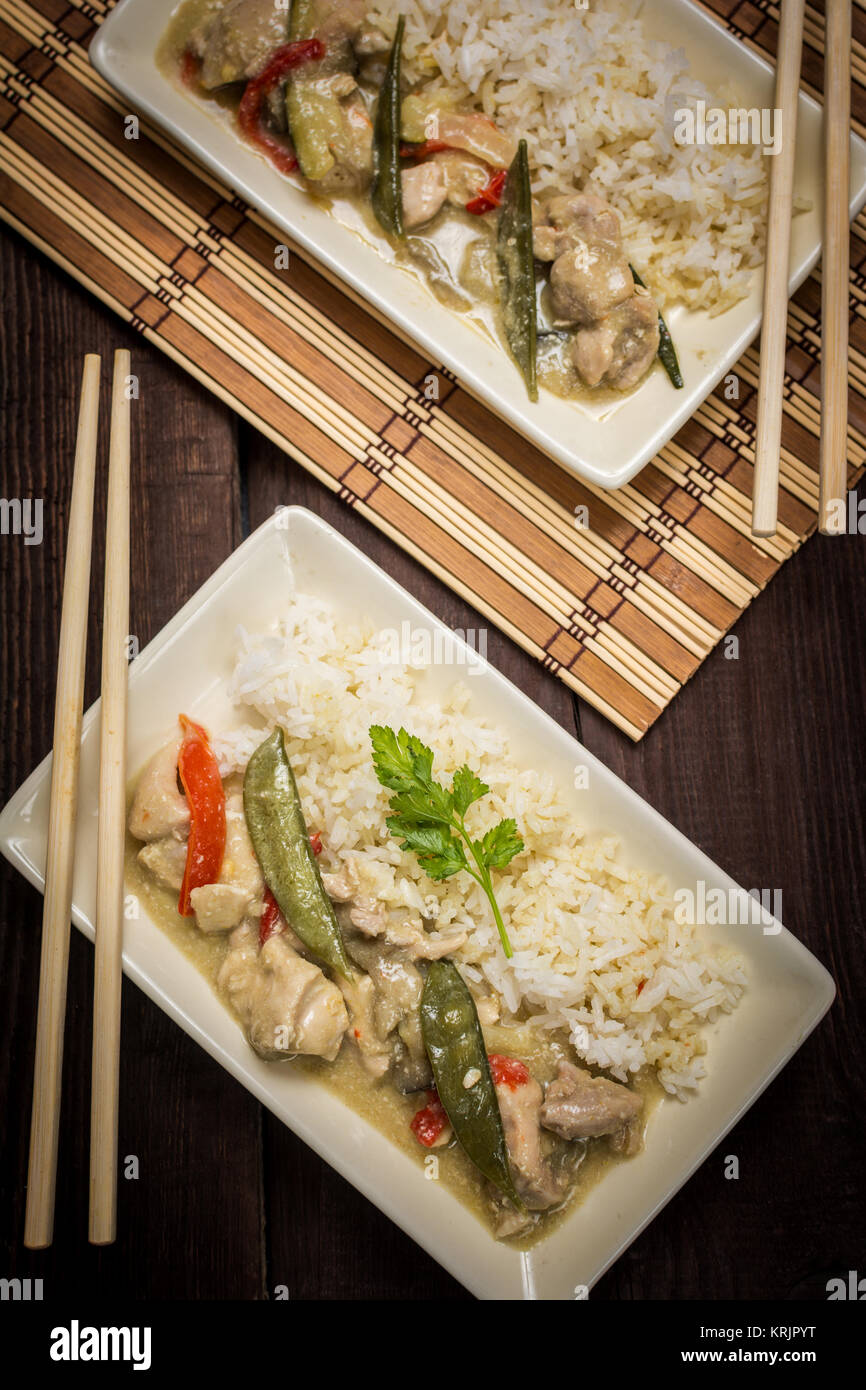 Poulet au curry vert avec les Indiens et les légumes et riz Banque D'Images