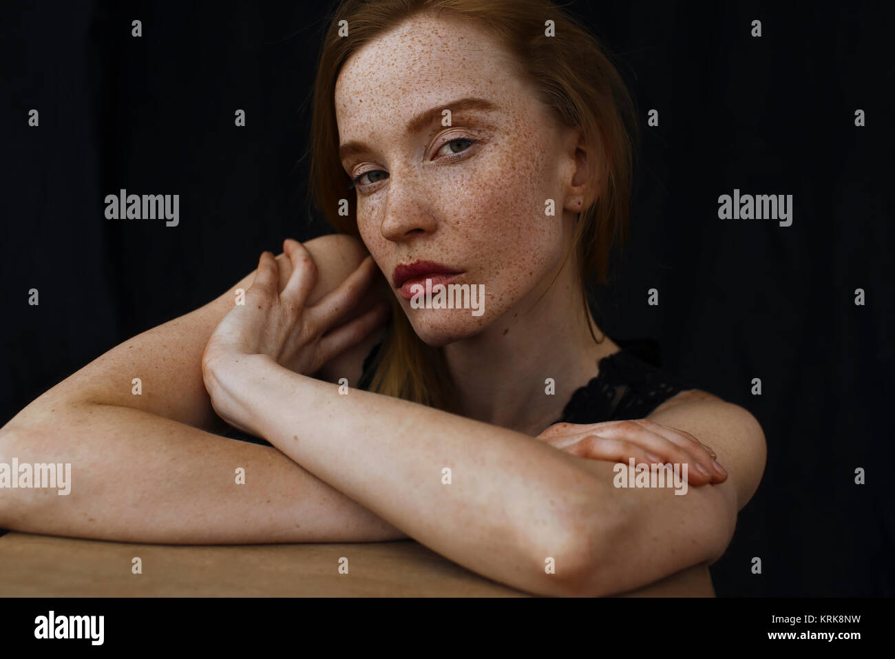 Close up of serious Caucasian woman with freckles Banque D'Images