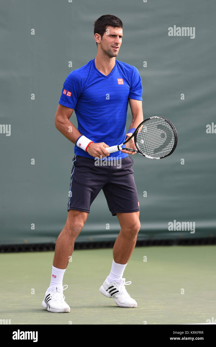 KEY BISCAYNE, Floride - le 28 mars : Boris Becker est observé pratiquant avec Novak Djokovic lors de l'Open de Miami à Crandon Park Tennis Center le 28 mars 2015 à Key Biscayne, en Floride. People : Boris Becker, Novak Djokovic Banque D'Images