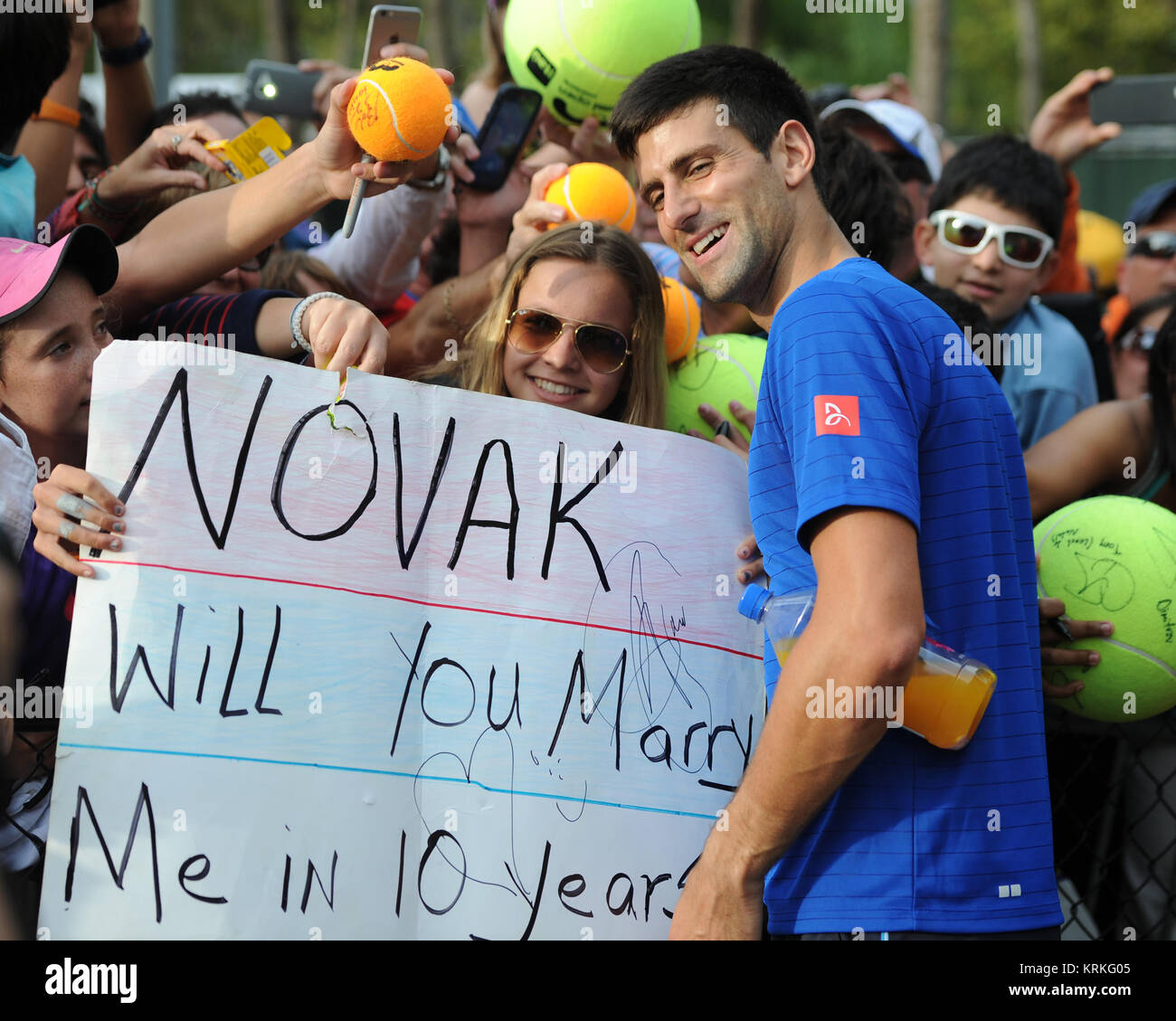 KEY BISCAYNE, Floride - le 28 mars : Boris Becker est observé pratiquant avec Novak Djokovic lors de l'Open de Miami à Crandon Park Tennis Center le 28 mars 2015 à Key Biscayne, en Floride. People : Novak Djokovic Banque D'Images