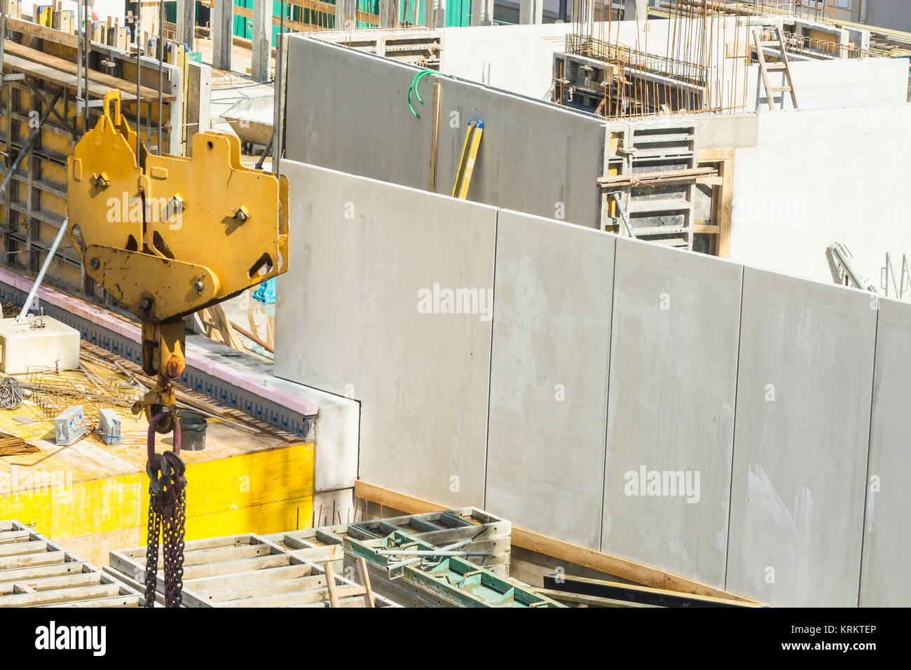 La construction du bâtiment avec des murs en béton. Banque D'Images