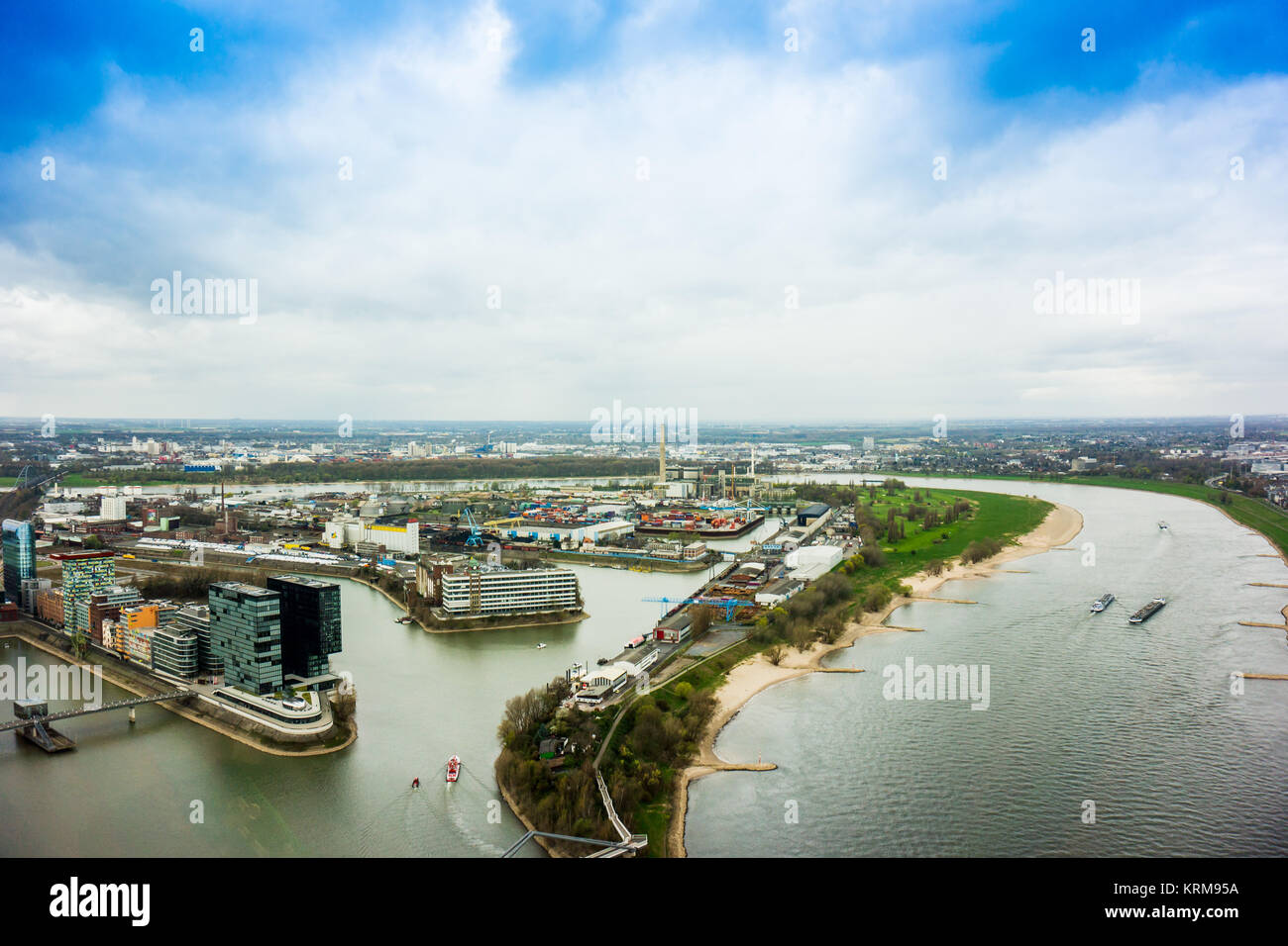 Dusseldorf, port des médias avec l'architecture contemporaine, Medienhafen , Nordrhein-Westfalen, Allemagne, Europe Banque D'Images