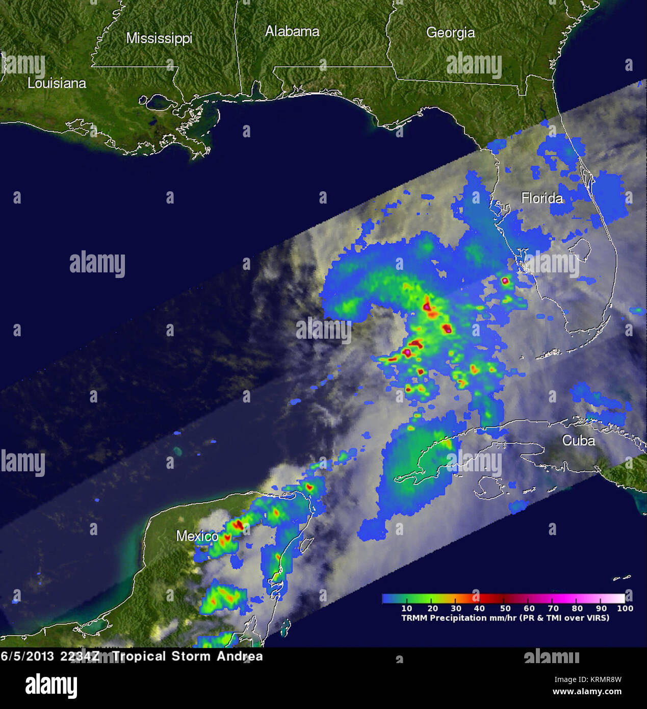 La NASA a volé par satellite TRMM directement au-dessus de la tempête tropicale Andrea le 5 juin à 2234 UTC (6 h 34 HAE) juste une heure après le National Hurricane Centre nommé la tempête. Les pluies de 124,5 mm par heure (4,9 pouces par heure) a été trouvé sur l'Andrea côté sud-est. Credit : NASA/SSAI, Hal Pierce --- NASA voit de fortes pluies dans la tempête tropicale Andrea NASA's satellite TRMM est passé au-dessus de la tempête tropicale Andrea juste après il a été nommé, alors que le satellite Terra de la NASA a capturé un image visible de la tempête atteignent les heures à l'avance. Mesures de l'espace des précipitations TRMM et vu que les taux de chutes de pluie je Banque D'Images