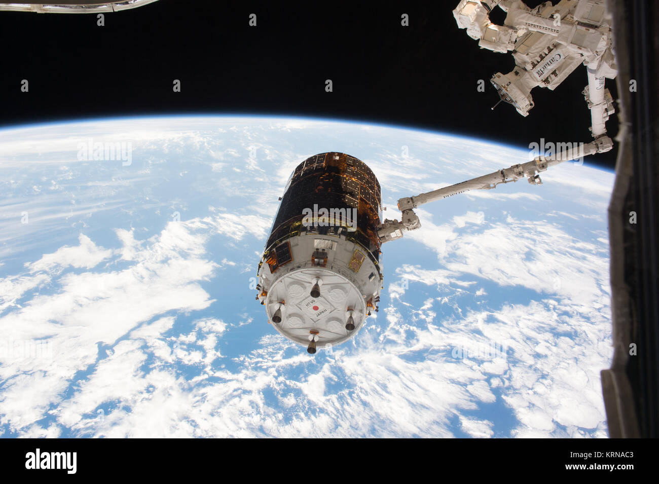 HTV-6 prises par la Station spatiale internationale du bras robotique (1) Banque D'Images