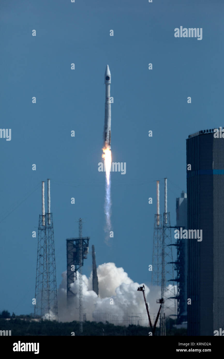 Lancement d'une fusée Atlas V Alliance décollera à 11 h 11 EDT à partir de l'espace complexe de lancement 41 à Cap Canaveral Air Force Station en Floride, l'exécution de l'Orbital Cygnus ATK module cargo sous pression sur la septième mission commerciale services de ravitaillement de la Station spatiale internationale. Cygnus livrera 7 600 livres de fournitures, de matériel et de matériaux de recherche scientifique à la station spatiale. Lancement de l'Atlas V avec Cygnus OA-7 (KSC-20170418-PH KLS01 0215) Banque D'Images