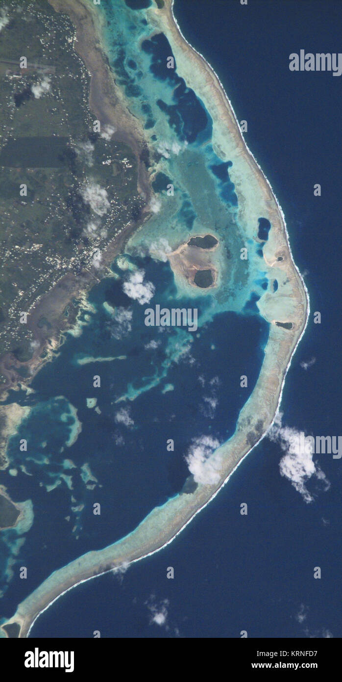 - Hahake Wallis island et son lagon - rotation et cultivés (NASA ISS002-E-7405) Banque D'Images