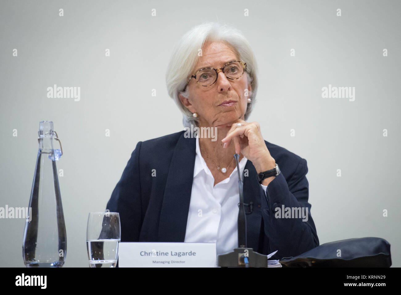 Fonds monétaire international (FMI), Christine Lagarde, Directeur général lors d'une conférence de presse à l'occasion de la publication de l'article 2017 IV Évaluation de la UK au trésor dans le centre de Londres. Banque D'Images