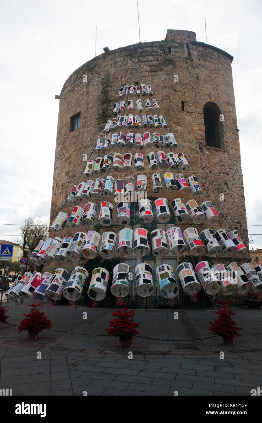 Alghero, Sardaigne. Décorations de Noël créé par le créateur de mode  Antonio Marras Photo Stock - Alamy