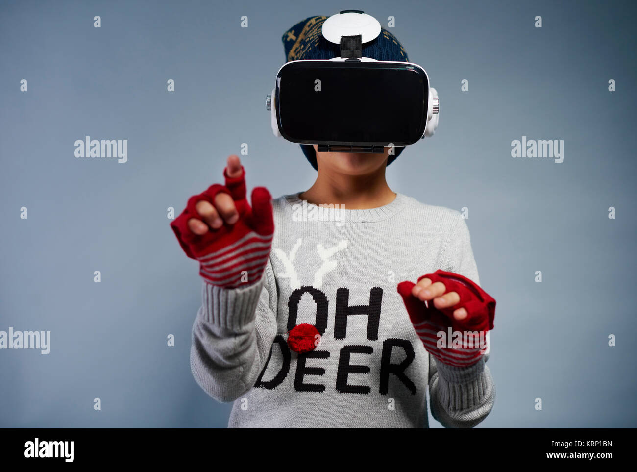 Lunettes de réalité virtuelle à l'aide de l'enfant Banque D'Images