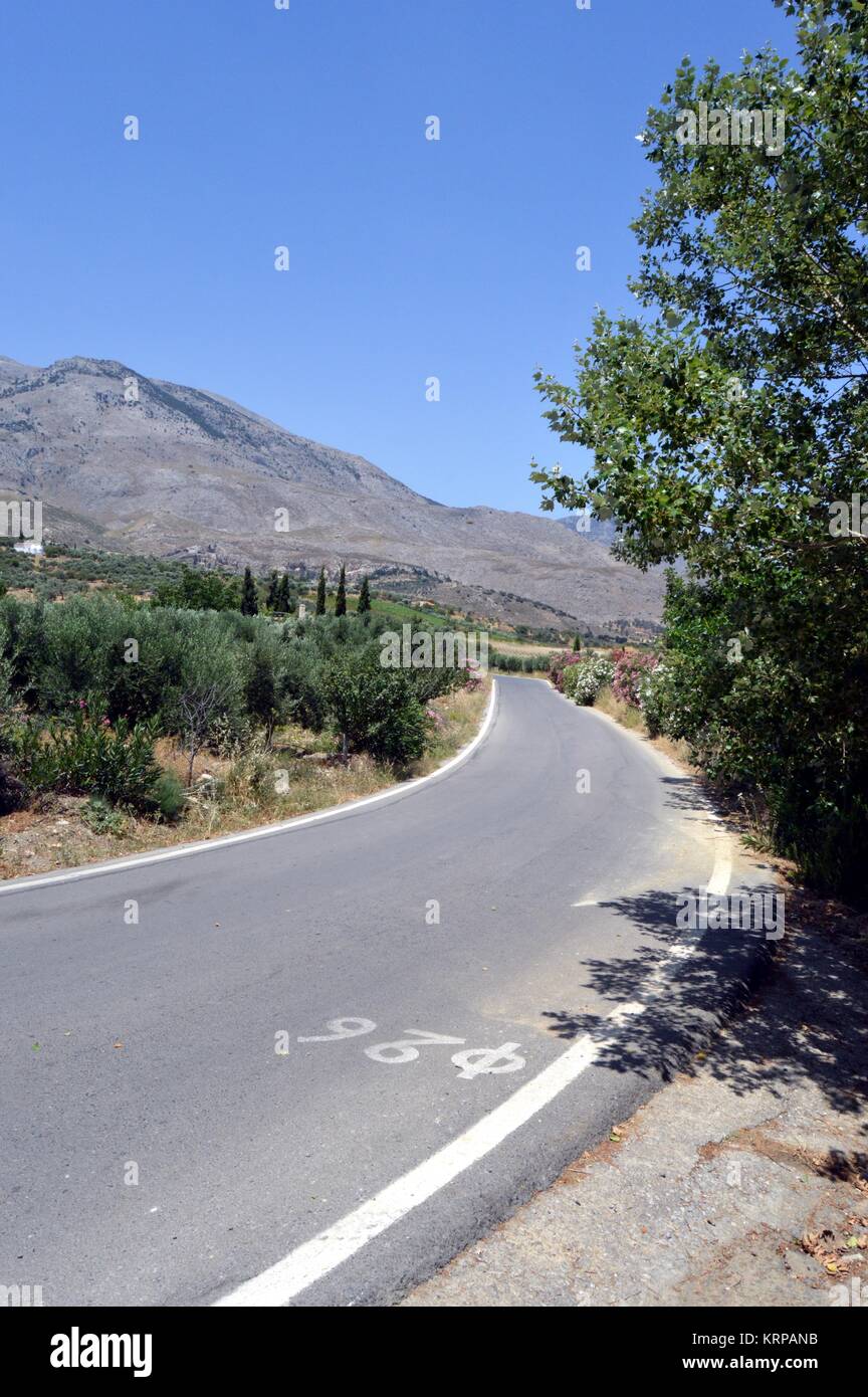 Une route calme vers le bas. Banque D'Images