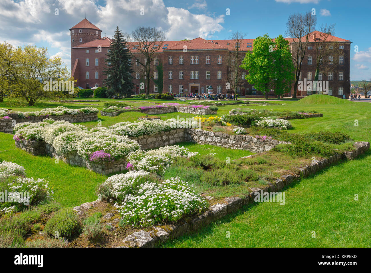 Château de Cracovie, vue sur le site archéologique des bâtiments médiévaux excavés au centre du complexe du château royal de Wawel à Cracovie, en Pologne. Banque D'Images