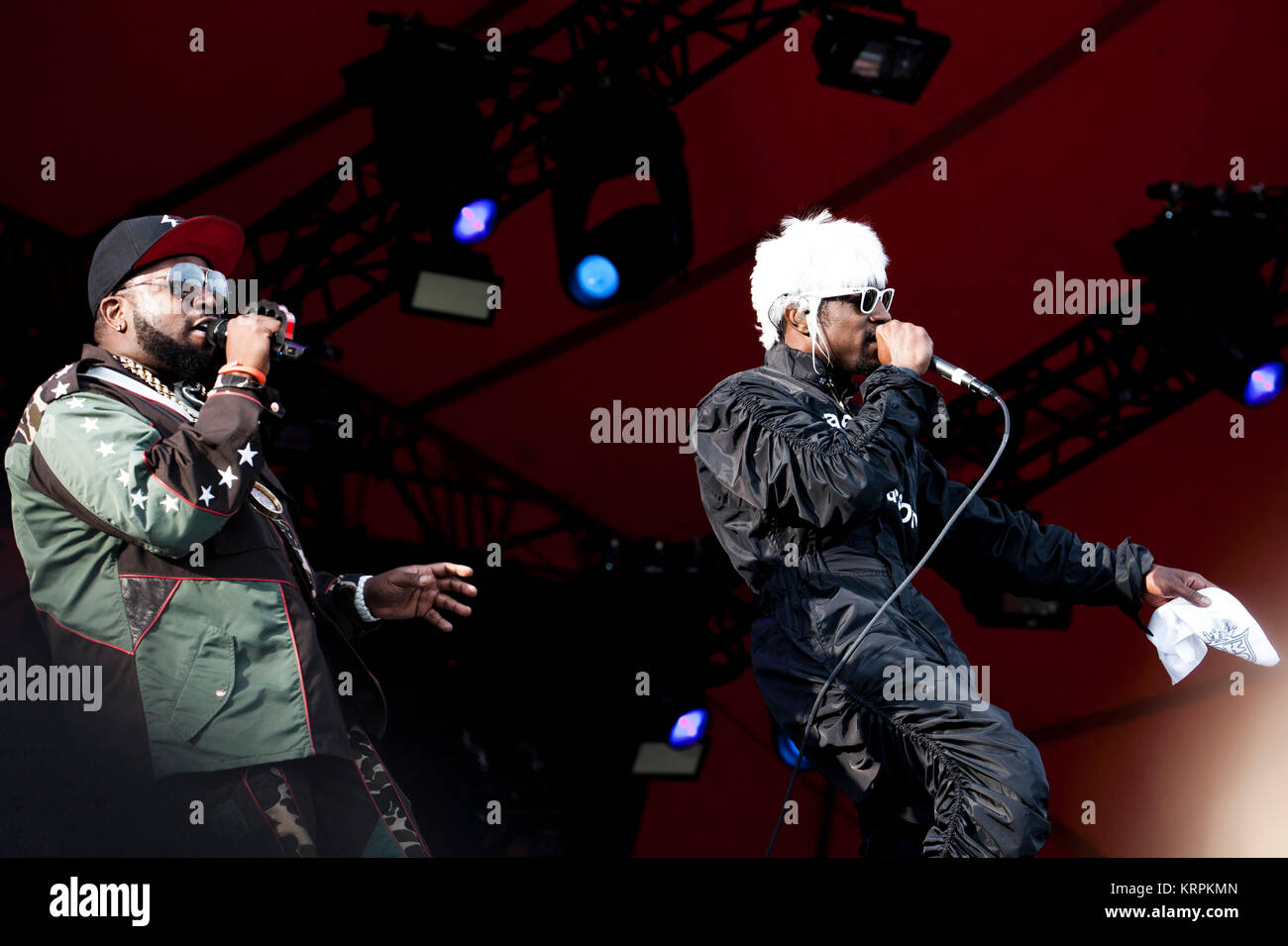 Le rappeur américain duo OutKast effectue un concert live à l'étape Orange à Roskilde Festival 2014. Le groupe basé à Atlanta, composé des deux rappeurs André 3000 (R) et Big Boi (L). Danemark 03.07.2014. Banque D'Images