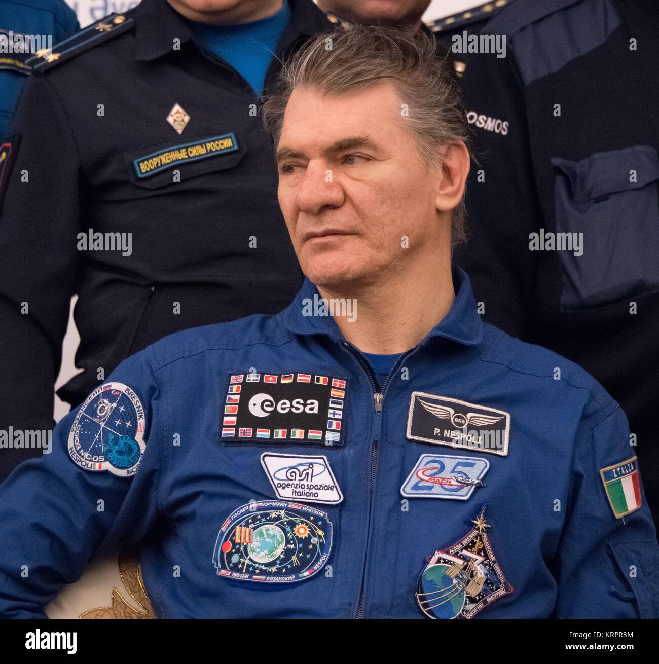 La Station spatiale internationale de la NASA le premier membre de l'équipage Expedition 53 L'Italien Paolo Nespoli de l'Agence spatiale européenne parle au cours d'une cérémonie d'accueil à l'aéroport après l'atterrissage de Karaganda le vaisseau Soyouz MS-05, 14 décembre 2017 à Karaganda, au Kazakhstan. Banque D'Images