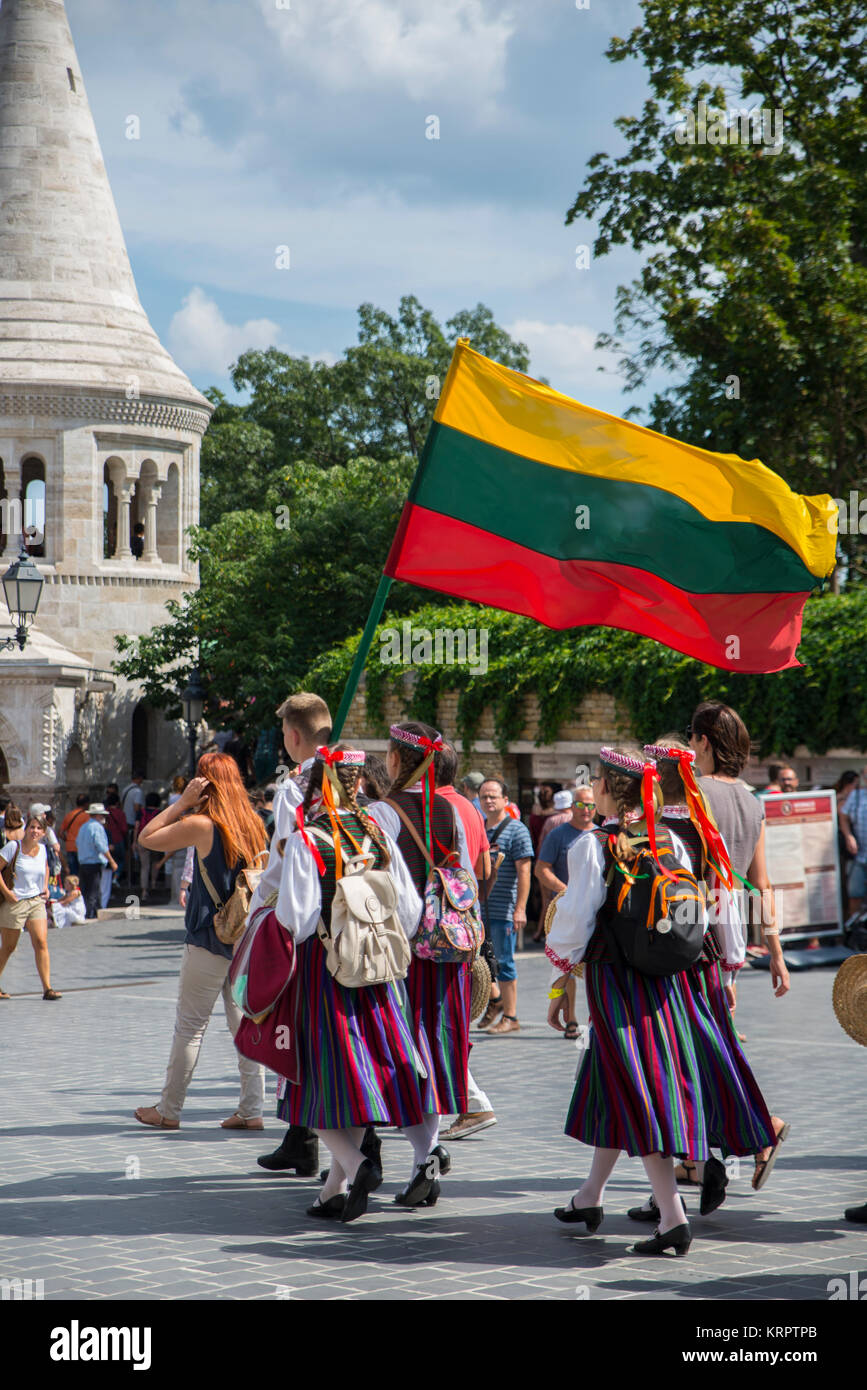 Les filles en robe traditionnelle hongroise, Budapest Banque D'Images