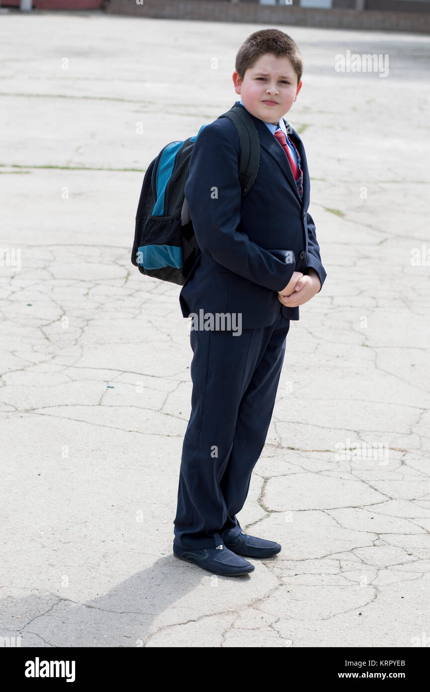 Les étudiants de l'école avec un sac à dos va de l'école Banque D'Images