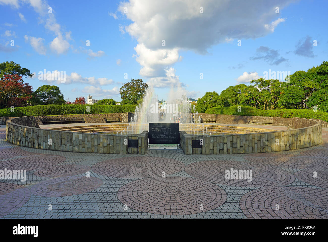 Vue sur le parc de la paix de Nagasaki situé à Nagasaki, Japon en automne Banque D'Images