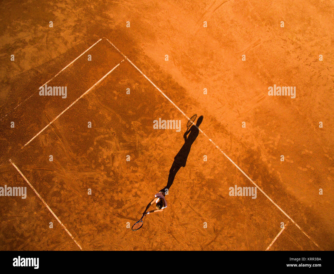 Vue aérienne d'un joueur de tennis féminin sur une cour au cours de match Banque D'Images
