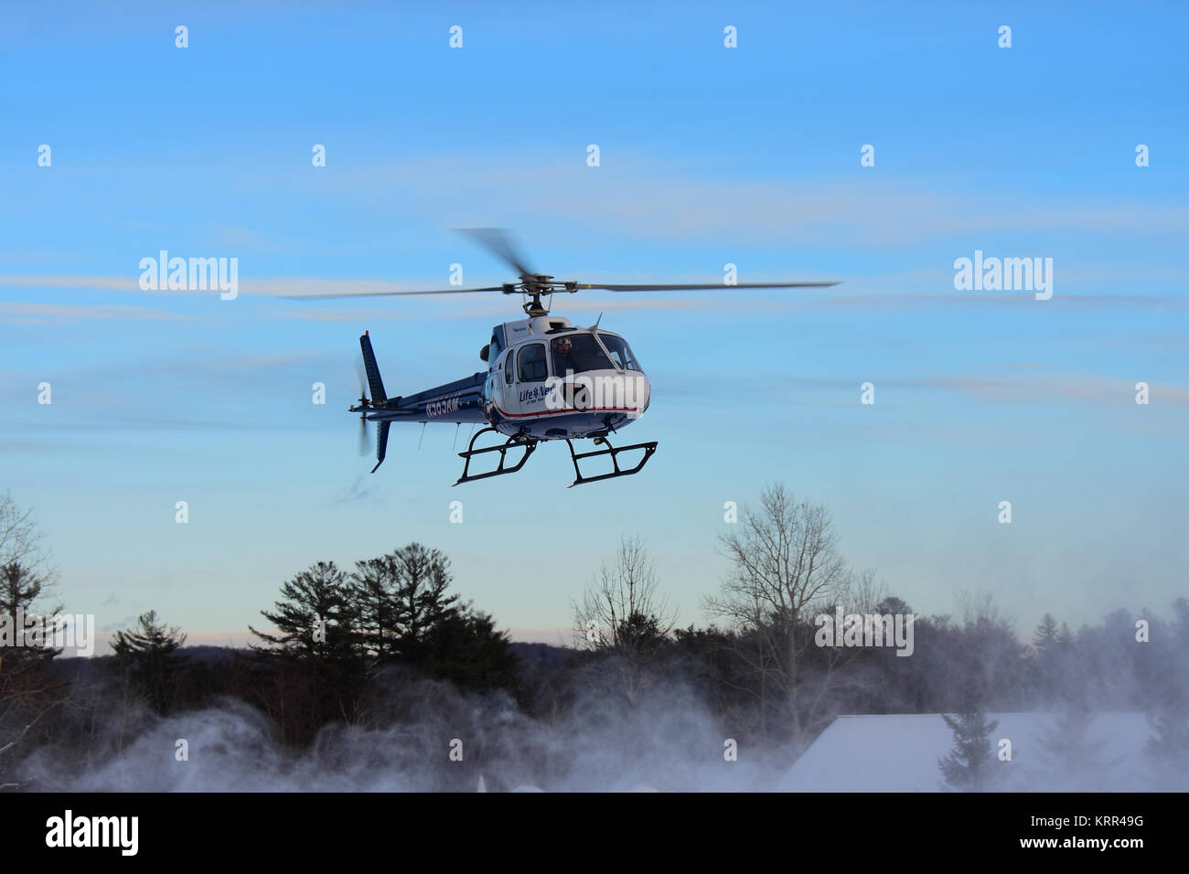 Une évacuation d'urgence venant d'hélicoptères pour l'atterrissage en spéculateur, NY USA en hiver. Banque D'Images