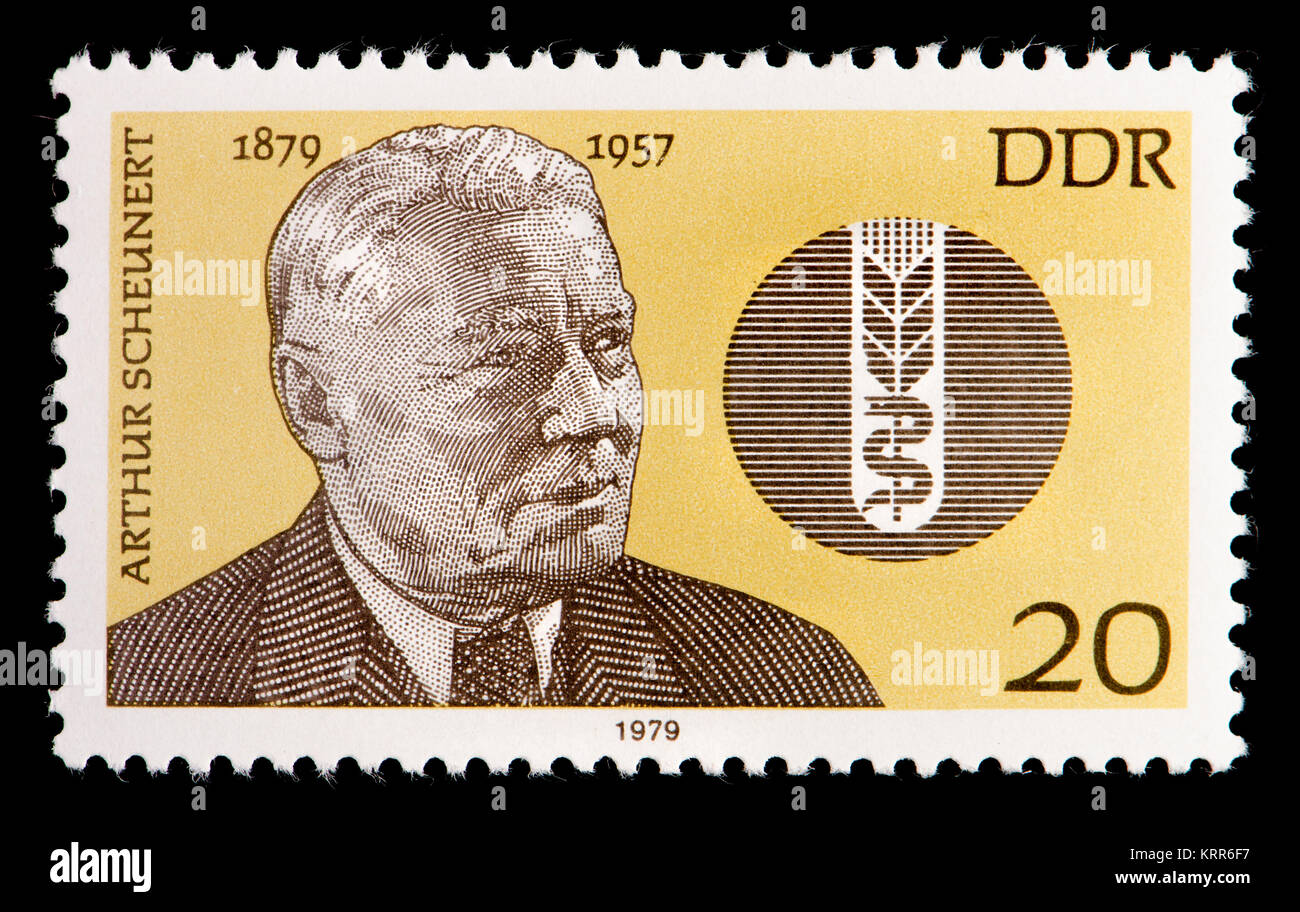 L'allemand de l'Est (DDR) timbre-poste (1979) : Carl Arthur Scheunert (1879 - 1957) chirurgien vétérinaire allemand spécialisé en physiologie Banque D'Images