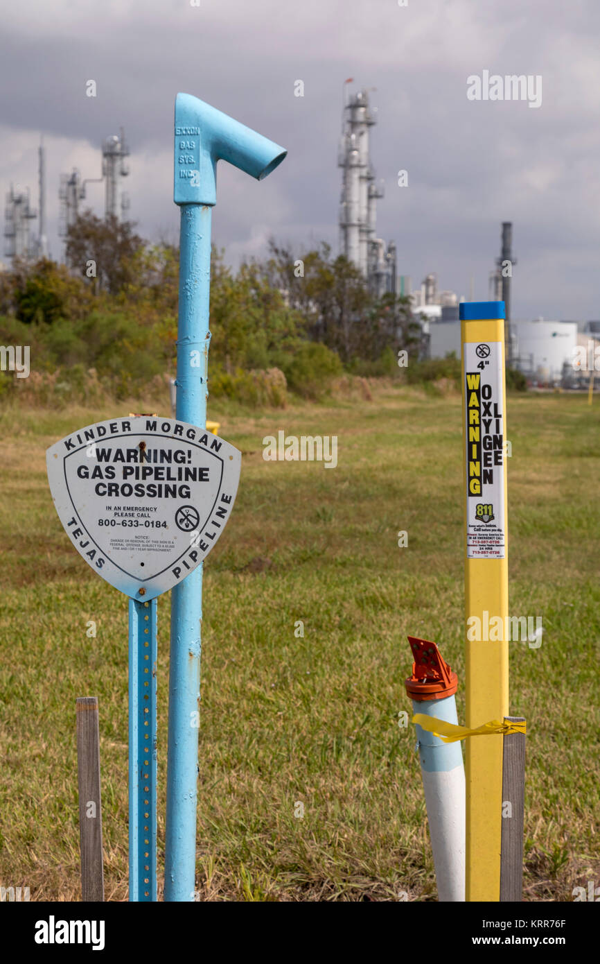 La Porte, Texas - Marqueurs pour canalisations souterraines près de raffineries de pétrole à l'Est de Houston. Banque D'Images