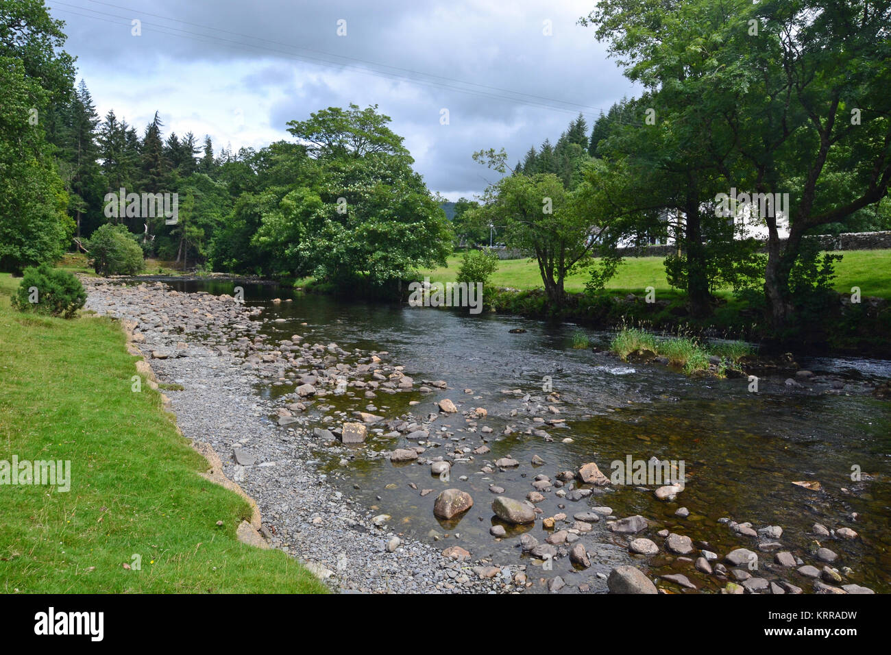 Vue sur la rivière Conwy à Betws-y-Coed, Conwy Valley, Snowdonia, pays de Galles, Royaume-Uni Banque D'Images